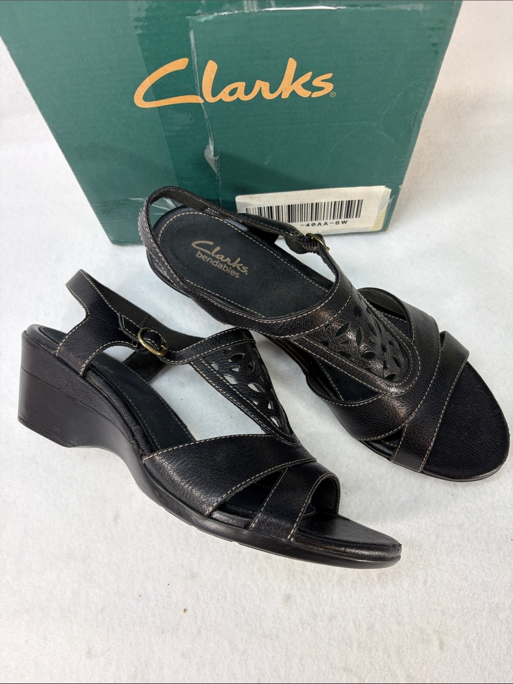 8W 8 wide Clarks Bendables Black Women's Wedge Slingback Sandals laser cut vamp